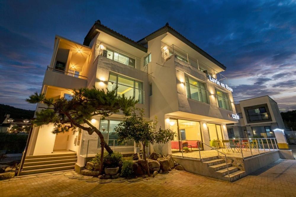 Gyeongju Labiang Rose Pension Екстер'єр фото